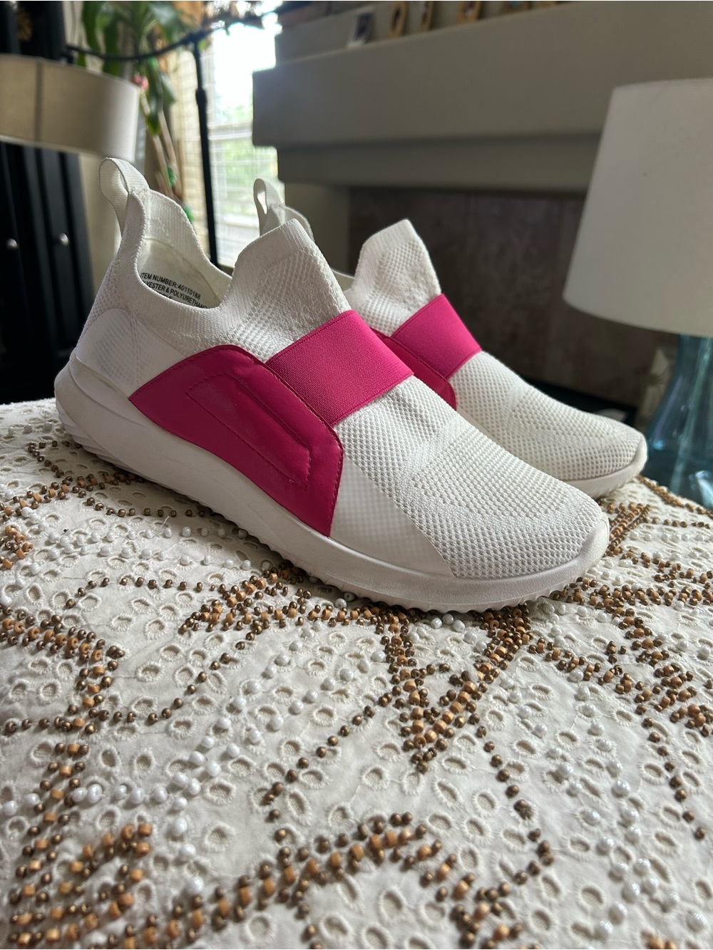 torrid women’s White Knit Slip-On Sneakers with Hot Pink Strap size 8.5w.